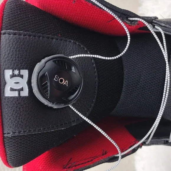 DC Scout 2023 Black Red Vegan Leather BOA Lace Up Built-In Lining Snowboard Boot