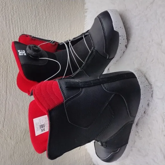 DC Scout 2023 Black Red Vegan Leather BOA Lace Up Built-In Lining Snowboard Boot