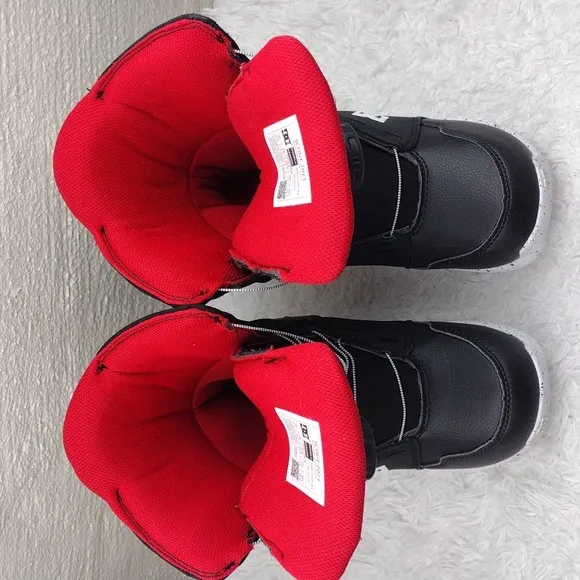 DC Scout 2023 Black Red Vegan Leather BOA Lace Up Built-In Lining Snowboard Boot