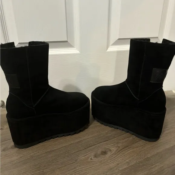 Dolls Kill / Darker Wavs Atmosphere Fleece Lined Suede Platform Platform Boots