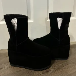 Dolls Kill / Darker Wavs Atmosphere Fleece Lined Suede Platform Platform Boots