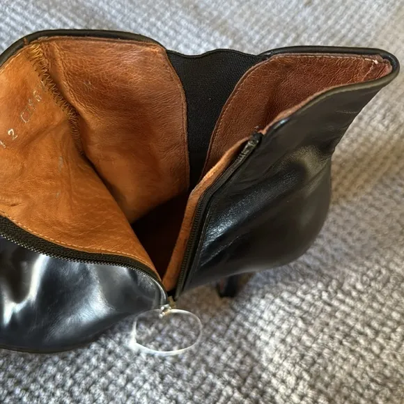 Donald J Pliner Black Leather Ankle Boots Size 6 Pointed Toe Zip Stiletto Heel