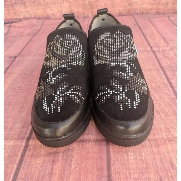 Donald Pliner Blk Suede Silver Rose Studded Whimsy Witch Sneaker 11M Embellished