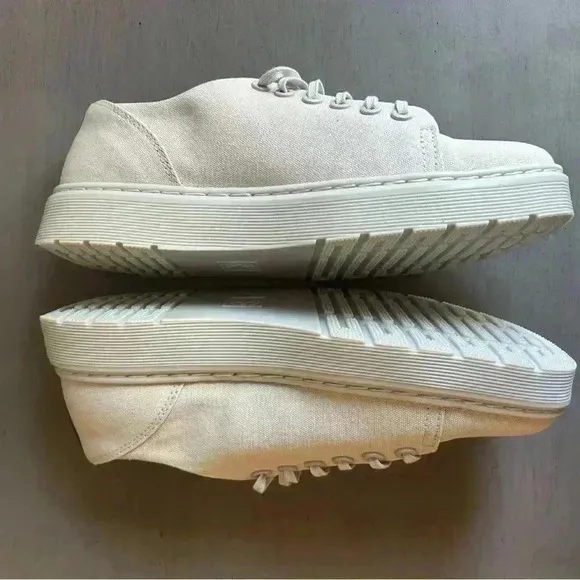 Dr. Doc Marten's Dante Canvas Low Top Sneaker Women 9 Oxfords Lace Up NWOT Cream