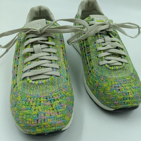 EARTH Women's Vital Green Mesh Comfort Sneakers Sz 7