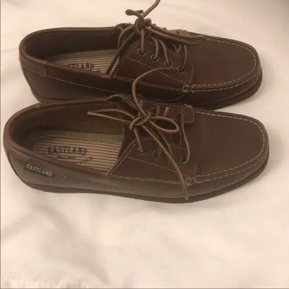 EASTLAND BROWN LEATHER DOCK SHOES.  NEW.