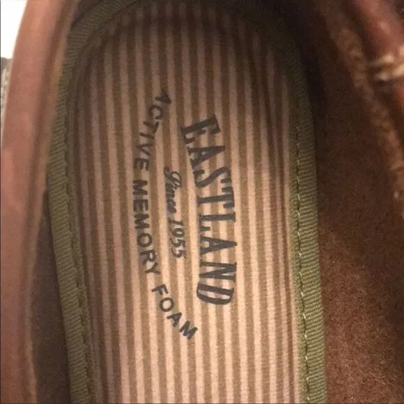EASTLAND BROWN LEATHER DOCK SHOES.  NEW.