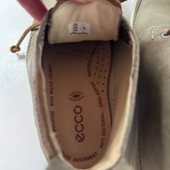 ECCO Chase II  Leather Bootie