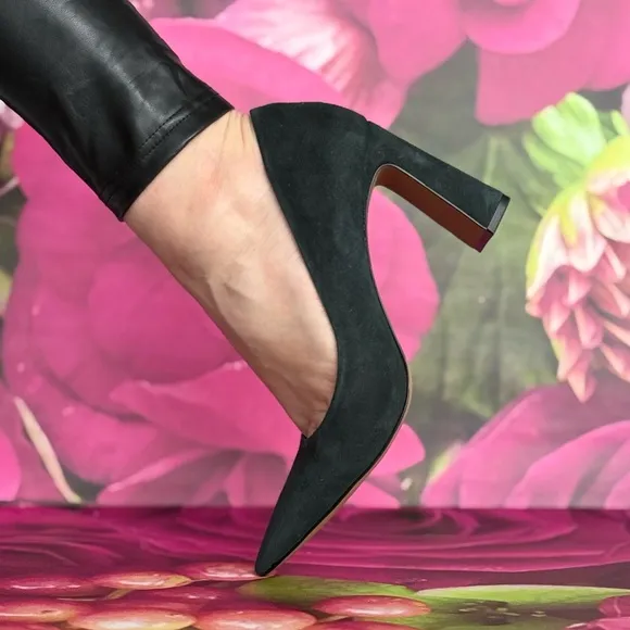 Elegant Green Suede Pumps