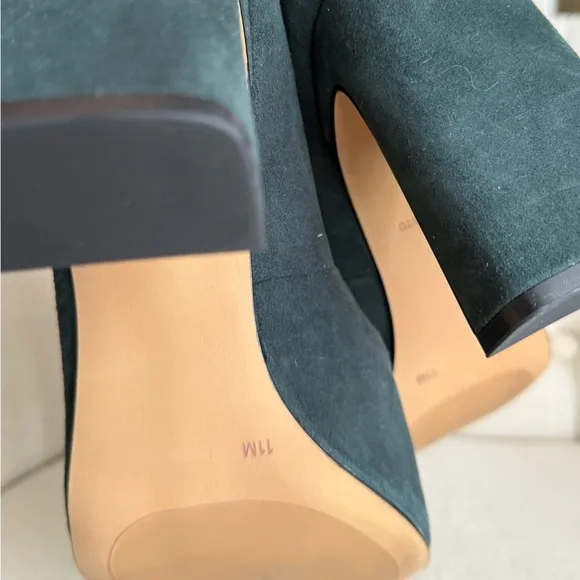 Elegant Green Suede Pumps