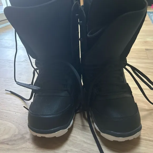 Element  Black Snowboarding Boots