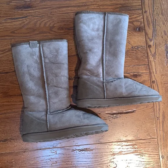 EMU Stinger Hi Women’s Genuine Sheepskin Boots Mushroom Gray Size 9