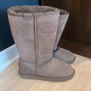 EMU Stinger Hi Women’s Genuine Sheepskin Boots Mushroom Gray Size 9