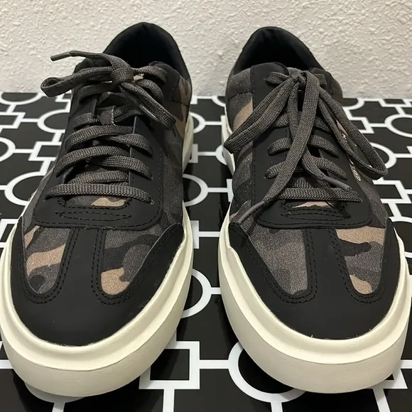 EUC Cole Haan Black and Gray Grand Series T-Toe Canvas Camouflage Court Sneakers