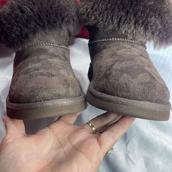 (F) UGG Australia Bailey Button  for girls Chocolate suede mid-calf boots