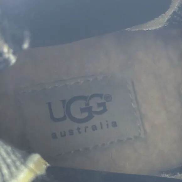 (F1) UGG, leather platform boots, waterproof, women's size 8