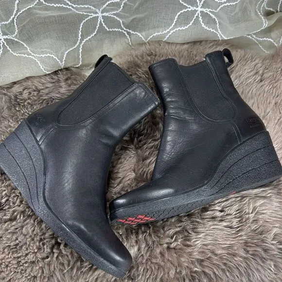 (F1) UGG, leather platform boots, waterproof, women's size 8