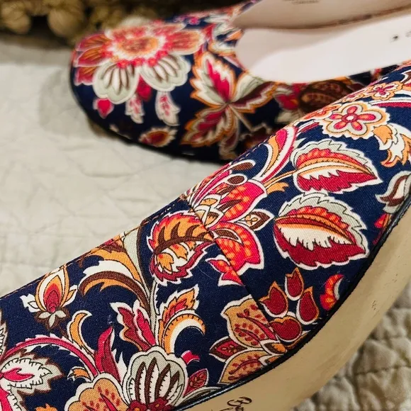 F25-Bettye Muller Paisley/Floral Canvas Slingback Heels