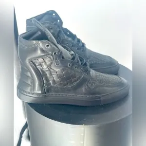 Filing pieces black quilted sneakers‎ for men size 7
