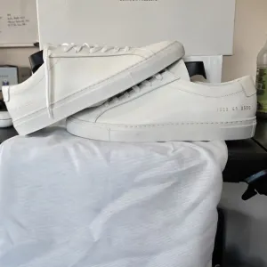 Flawless Pair Of White Commons Projects Achilles Low Sz 8 New w Box, Bag, Laces