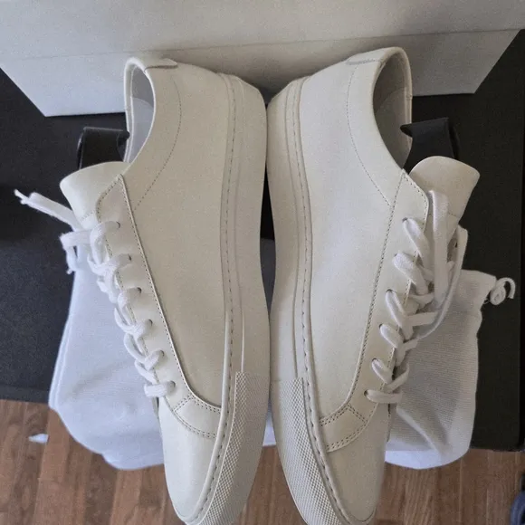 Flawless Pair Of White Commons Projects Achilles Low Sz 8 New w Box, Bag, Laces