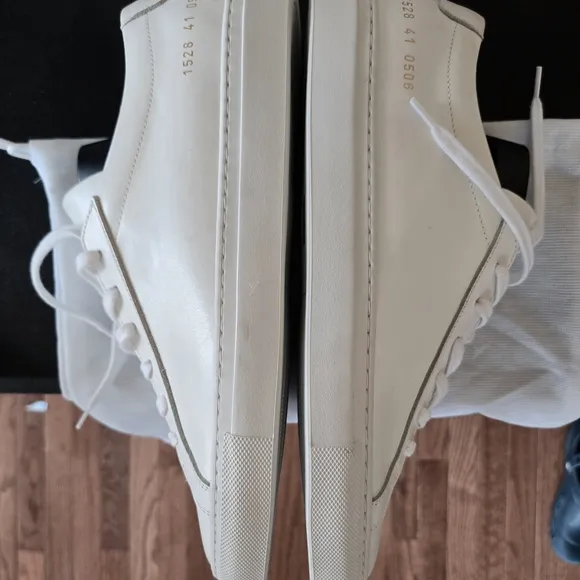 Flawless Pair Of White Commons Projects Achilles Low Sz 8 New w Box, Bag, Laces