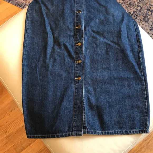 Gloria Vanderbilt blue denim button midi skirt