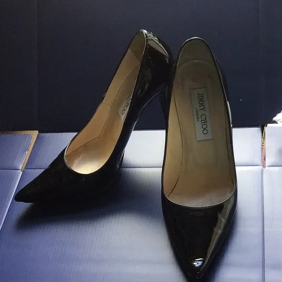 GUC Jimmy Choo size 6 heals. See pictures