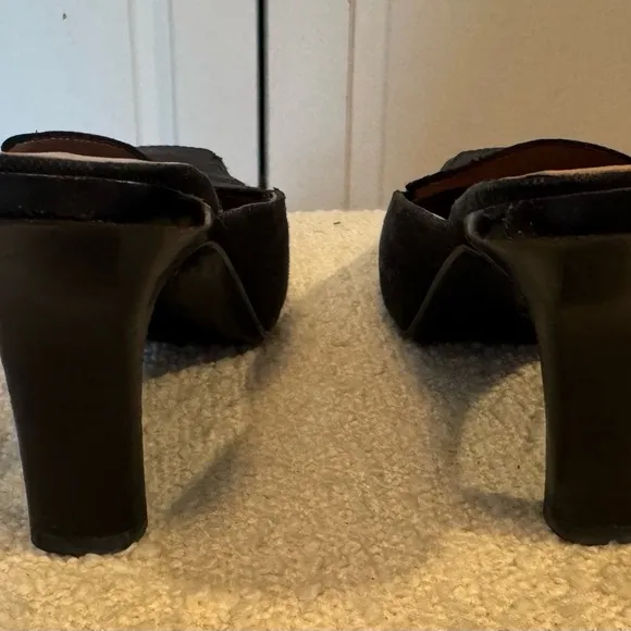 Gucci Women's Black Mules size 8.5 Canvas