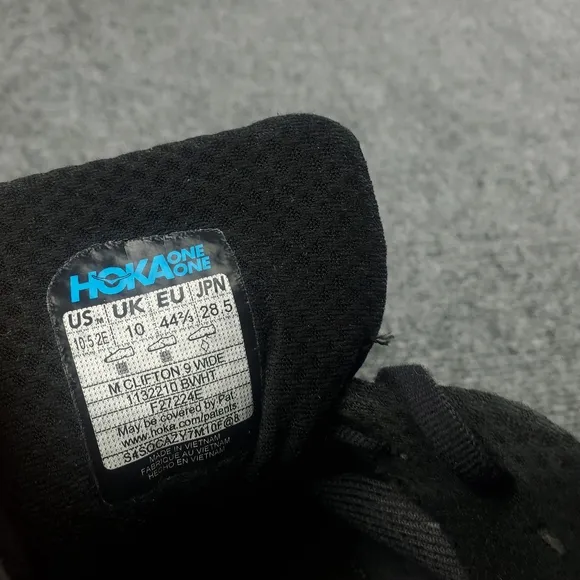 Hoka One One Clifton 9 Mens 10.5 2E Wide Running Shoes Athletic Sneakers Black