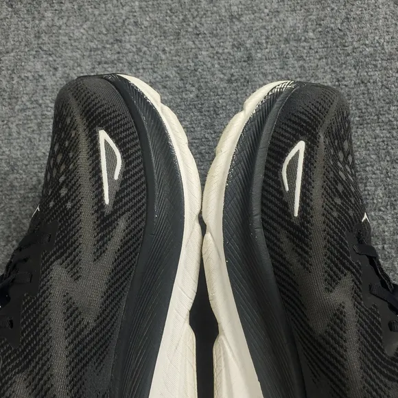 Hoka One One Clifton 9 Mens 10.5 2E Wide Running Shoes Athletic Sneakers Black