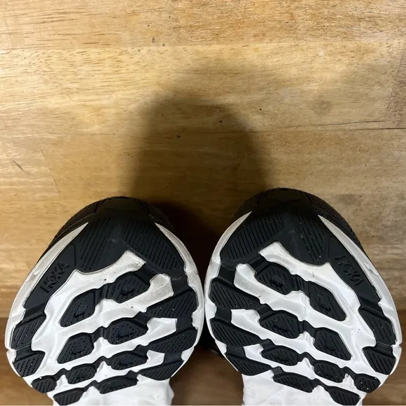Hoka One One Clifton 9 REFLECTIVE Womens Size 7 (B) Running Shoes Sneakers Black