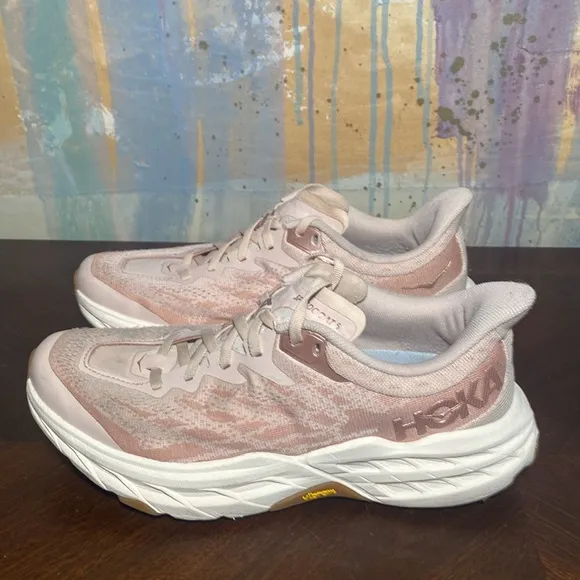 HOKA One One Women's SpeedGoat 5 Cream/Sandstone Trainers Running Shoes 8B