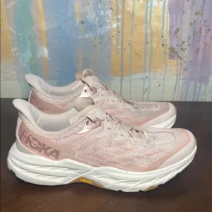 HOKA One One Women's SpeedGoat 5 Cream/Sandstone Trainers Running Shoes 8B