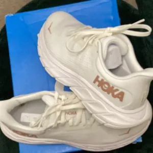 HOKA Women's Arahi 7 Running Shoes 🔥