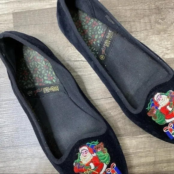 Holiday Edition Embroidered Santa / Holiday Flats size 8