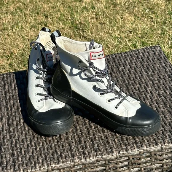 Hunter Lace-Up Canvas Sneakers - Unisex Size 6.5M/8.5W