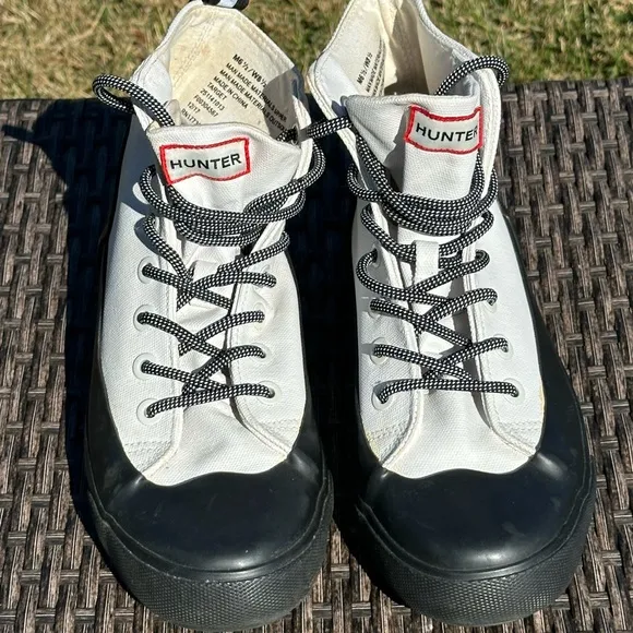 Hunter Lace-Up Canvas Sneakers - Unisex Size 6.5M/8.5W