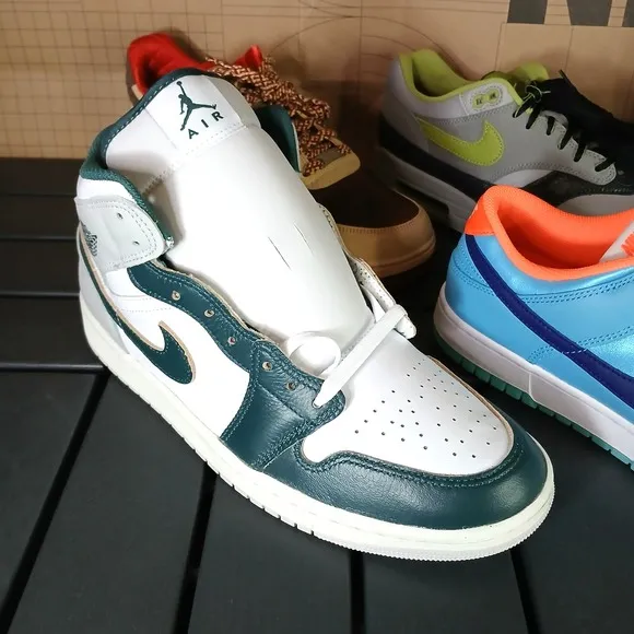 Hype Beast Sneaker Box! Nike Jordan! Get one pair-all retail $125  Read Desc. NA