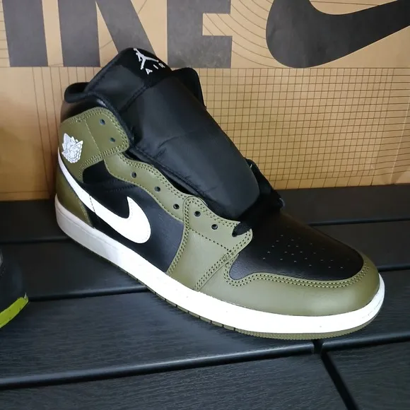 Hype Beast Sneaker Box! Nike Jordan! Get one pair-all retail $125  Read Desc. NA