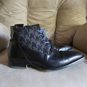 John Fluevog Johnathan Discontinued Black Leather Preppy Fun Shoes Sz 8