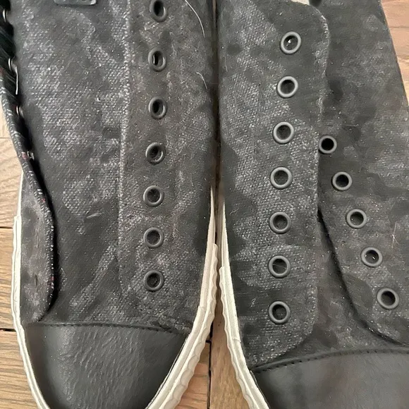 John Varvatos Black Low-Top Sneakers canvas  camo print bootleg size 10