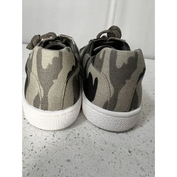 Johnny Was Canvas Embroidered Butterfly Canvas Sneakers Camo Sz 7 🦋NEW! JWS0011