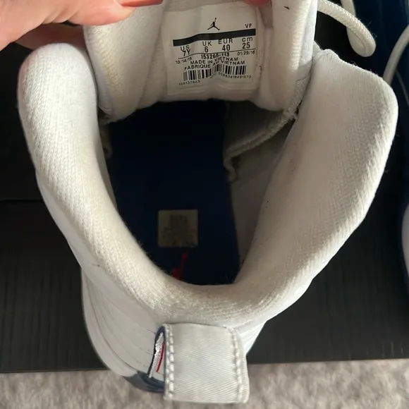 Jordan 12s “French Blue” Used Boys Size 7