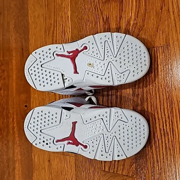 Jordan 6 Retro Carmine sneakers