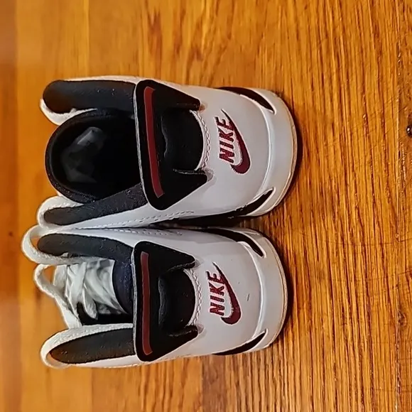 Jordan 6 Retro Carmine sneakers