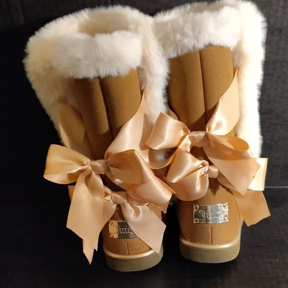 Juicy Couture Kids' Tan Boots with White Fur Trim