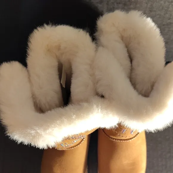 Juicy Couture Kids' Tan Boots with White Fur Trim