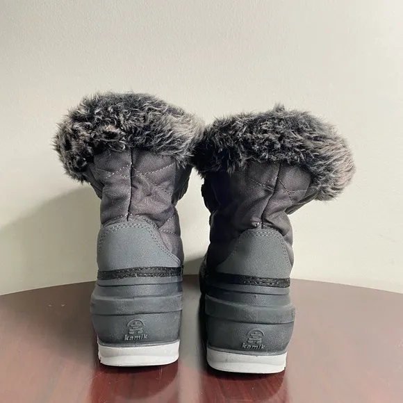 Kamik momentum L2 size 9 women’s insulated out door boots waterproof