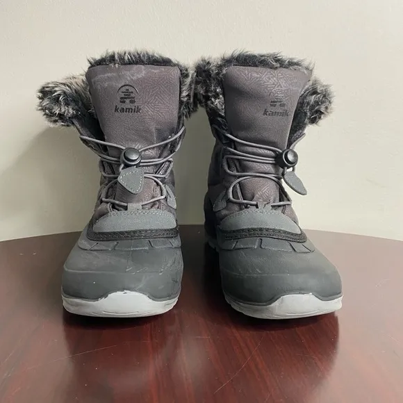 Kamik momentum L2 size 9 women’s insulated out door boots waterproof